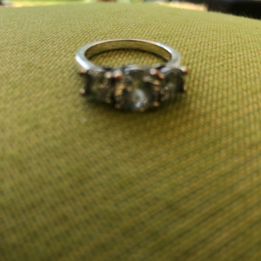 Three diamonds ring - Picture 2 of 5